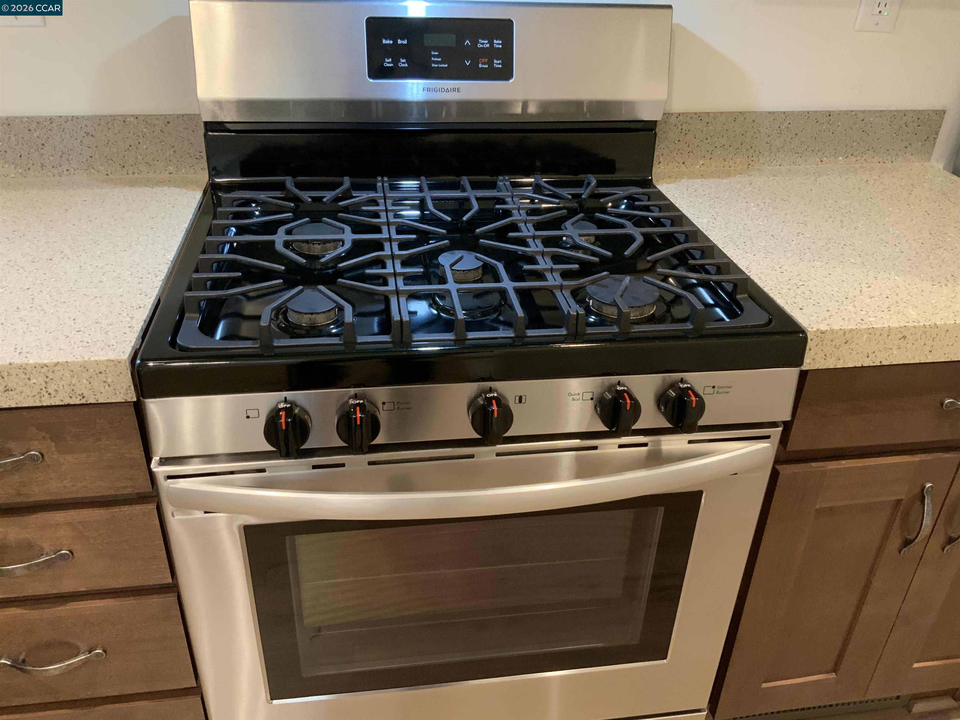 65 Pali Way Pittsburg, CA 94565 - Photo 6 of 32 a close view of stove top oven