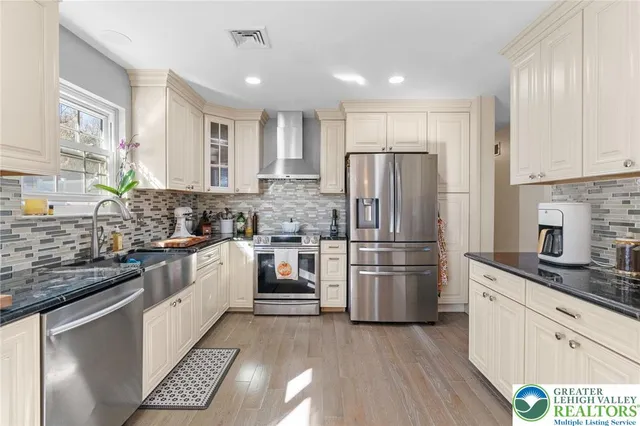 $429,900 | 5043 Foxdale Drive, Whitehall, PA 18052