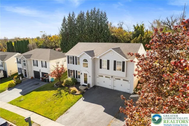 $429,900 | 5043 Foxdale Drive, Whitehall, PA 18052