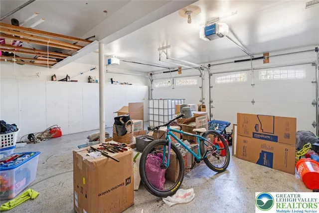 $429,900 | 5043 Foxdale Drive, Whitehall, PA 18052