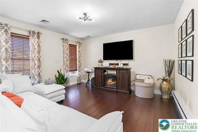 $429,900 | 5043 Foxdale Drive, Whitehall, PA 18052