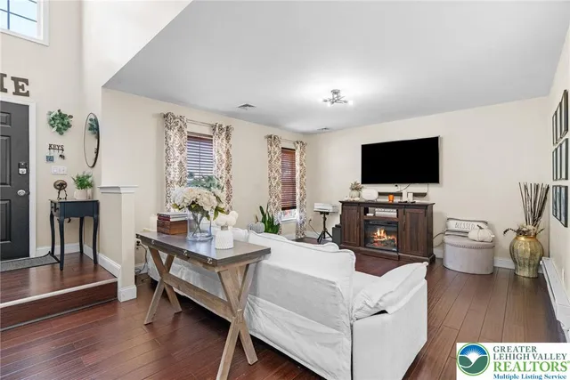 $429,900 | 5043 Foxdale Drive, Whitehall, PA 18052