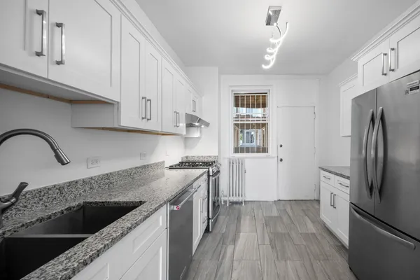 $325,000 | 1424 East Hyde Park Boulevard, Unit 2, Chicago, IL 60615