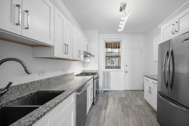 $325,000 | 1424 East Hyde Park Boulevard, Unit 2, Chicago, IL 60615