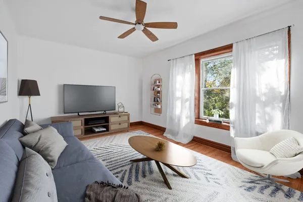$325,000 | 1424 East Hyde Park Boulevard, Unit 2, Chicago, IL 60615