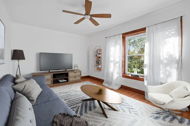 $325,000 | 1424 East Hyde Park Boulevard, Unit 2, Chicago, IL 60615