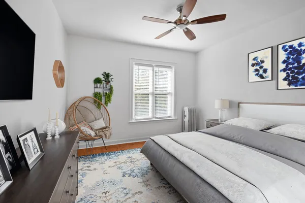 $325,000 | 1424 East Hyde Park Boulevard, Unit 2, Chicago, IL 60615