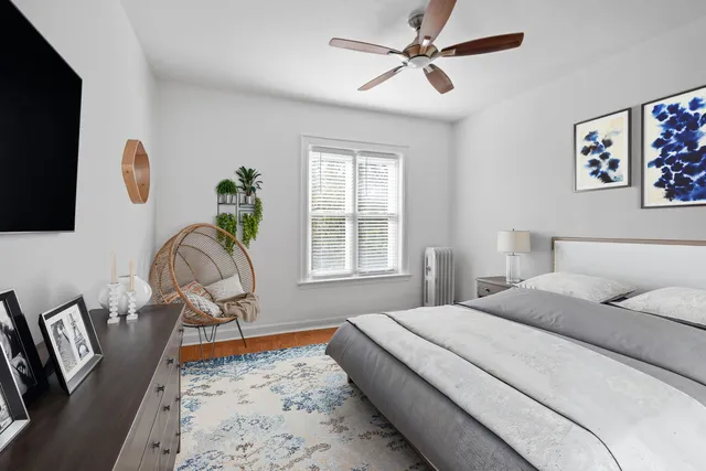 $325,000 | 1424 East Hyde Park Boulevard, Unit 2, Chicago, IL 60615