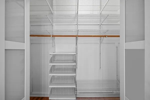 $325,000 | 1424 East Hyde Park Boulevard, Unit 2, Chicago, IL 60615