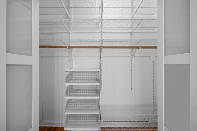 $325,000 | 1424 East Hyde Park Boulevard, Unit 2, Chicago, IL 60615