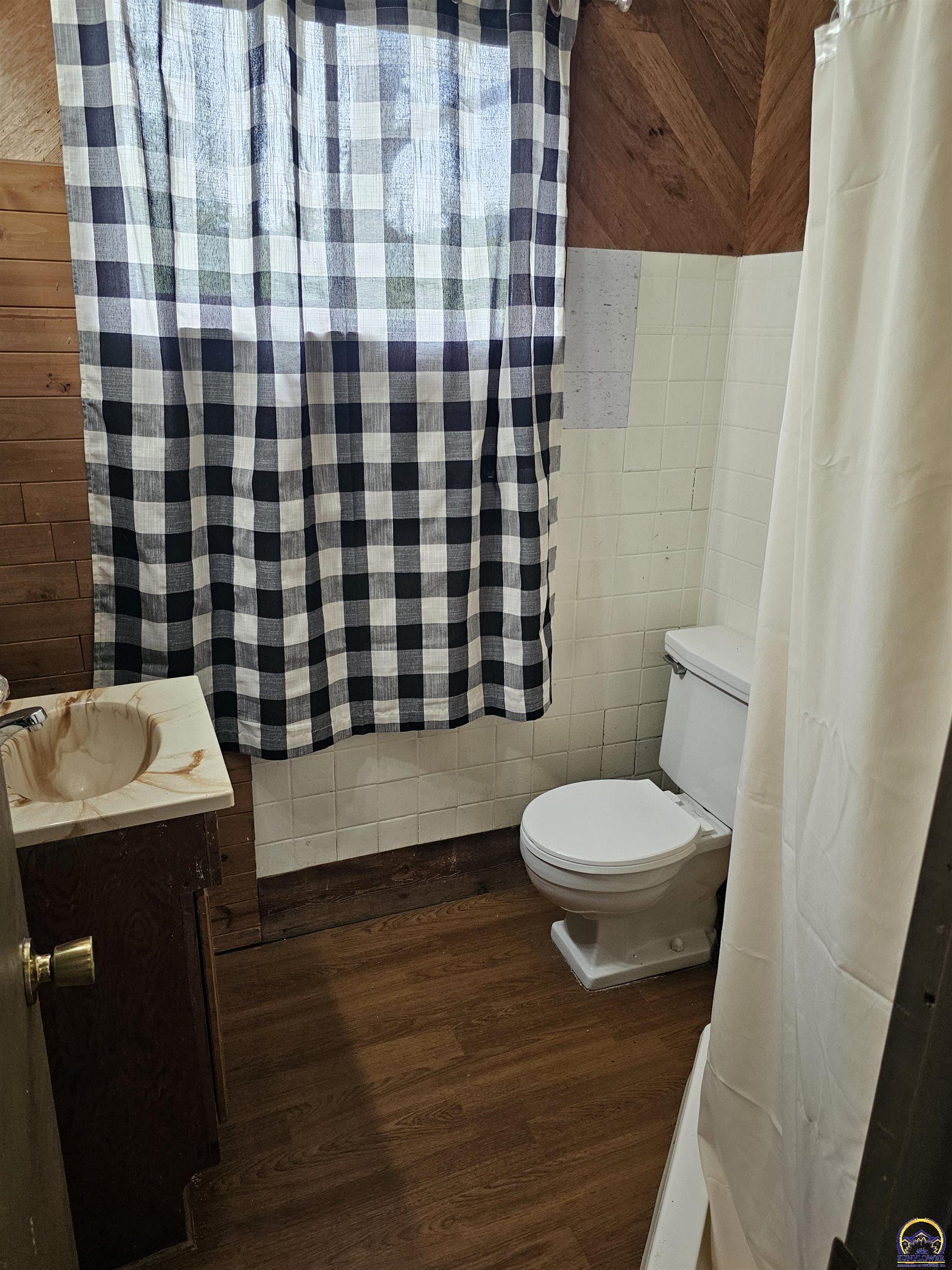 2124 Southwest Morningside Road Topeka, KS 66614 - Photo 8 of 15
