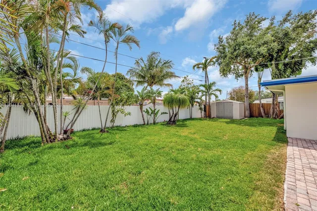 a view of a yard with a fountain