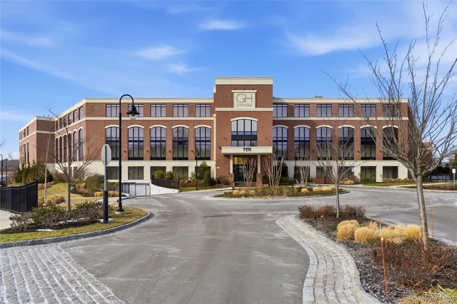 $2,395,000 | 10 Shore Road, Unit 300, Glenwood Landing, NY 11547