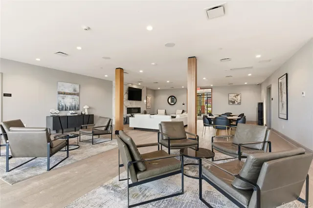 $2,395,000 | 10 Shore Road, Unit 300, Glenwood Landing, NY 11547