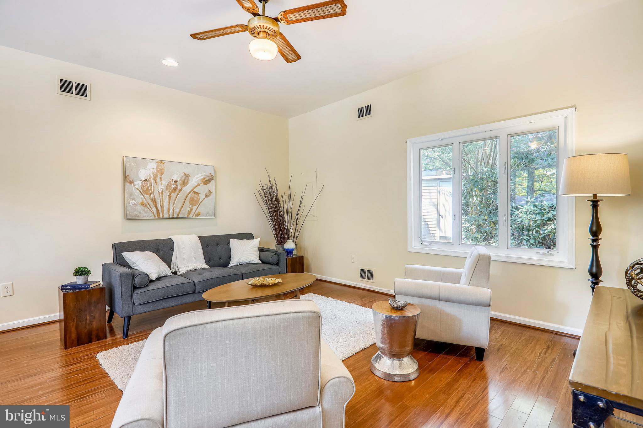 901 Robin Road Silver Spring, MD 20901 - Photo 3 of 32