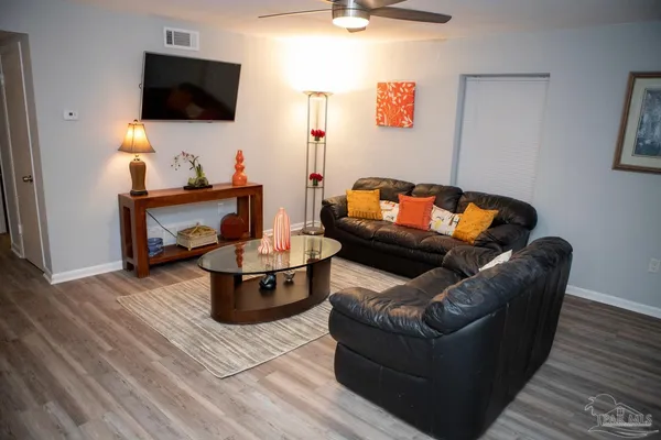 $1,895 | 300 Bayou Boulevard, Unit 106, Pensacola, FL 32503