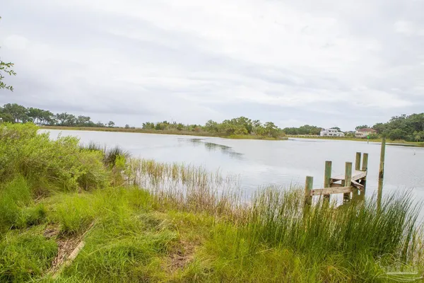 $1,895 | 300 Bayou Boulevard, Unit 106, Pensacola, FL 32503