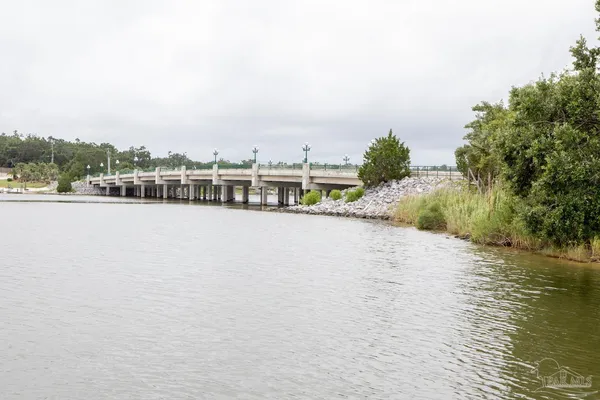 $1,895 | 300 Bayou Boulevard, Unit 106, Pensacola, FL 32503
