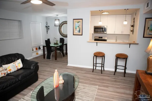 $1,895 | 300 Bayou Boulevard, Unit 106, Pensacola, FL 32503