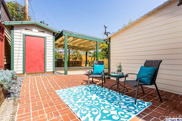 1707 Arlington Avenue Glendale, CA 91208 - Photo 26 of 39 a balcony with chairs and table