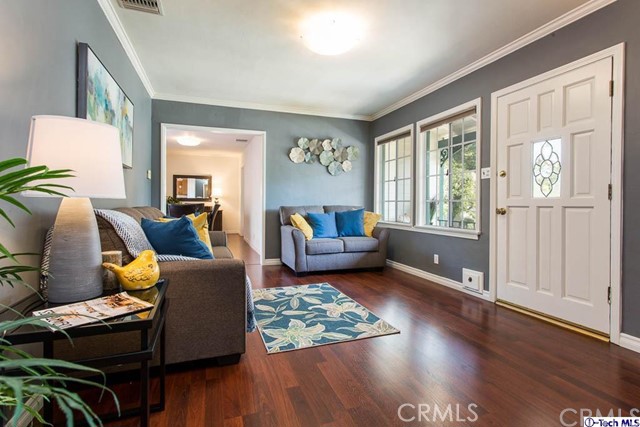 1707 Arlington Avenue Glendale, CA 91208 - Photo 10 of 39 a living room with furniture and wooden floor