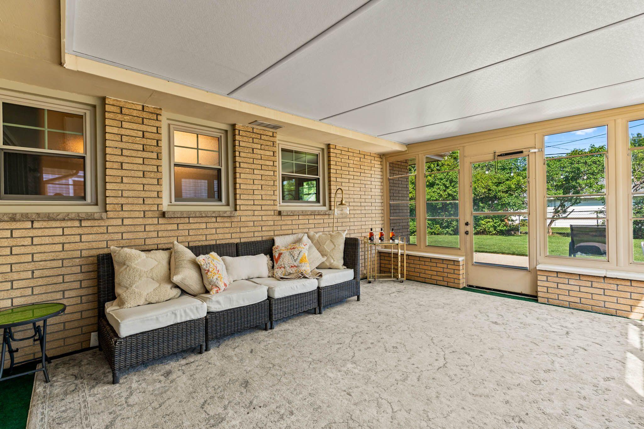 5554 South 25th Street Milwaukee, WI 53221 - Photo 17 of 19 Sun Porch