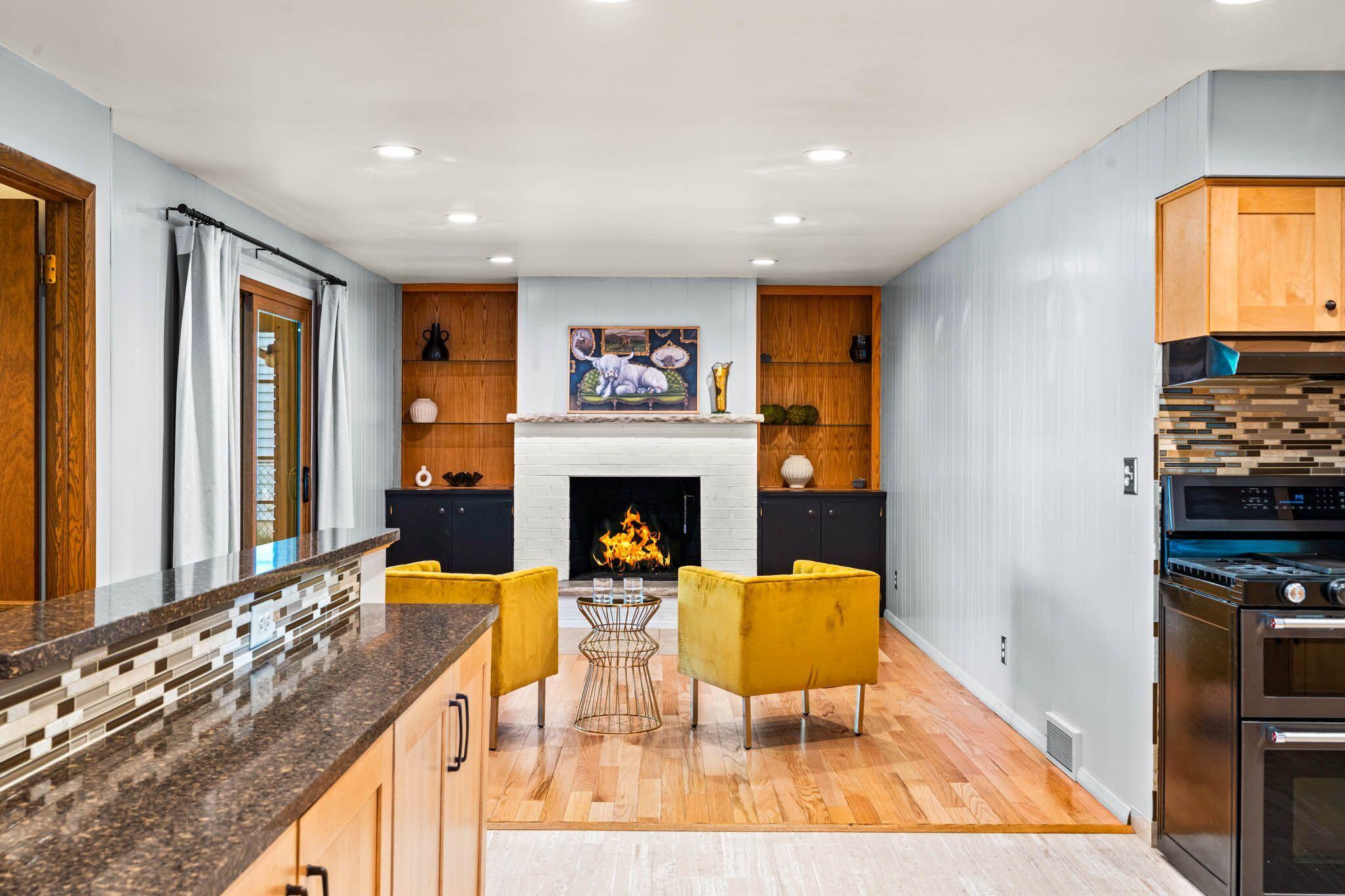 5554 South 25th Street Milwaukee, WI 53221 - Photo 9 of 19 Family Room