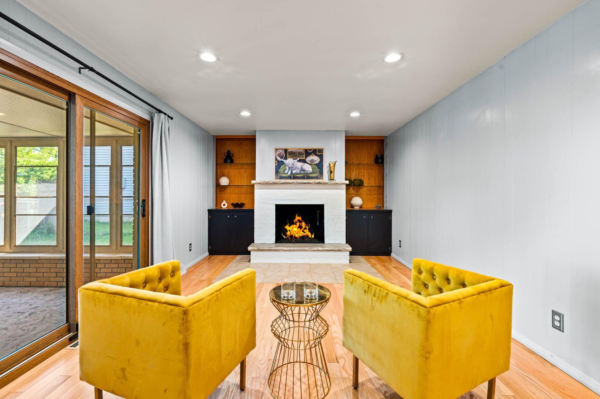 5554 South 25th Street Milwaukee, WI 53221 - Photo 10 of 19 Family Room