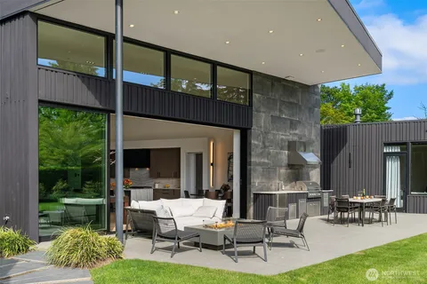 $9,950,000 | 9345 Northeast 19th Street, Clyde Hill, WA 98004