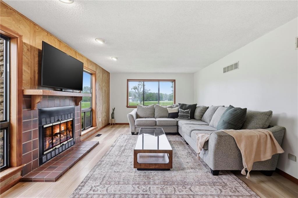 24324 Old Kc Road Paola, KS 66071 - Photo 11 of 45