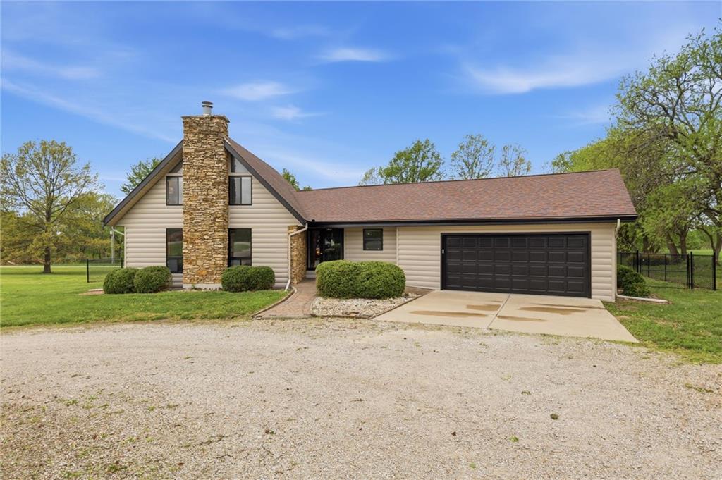 24324 Old Kc Road Paola, KS 66071 - Photo 2 of 45