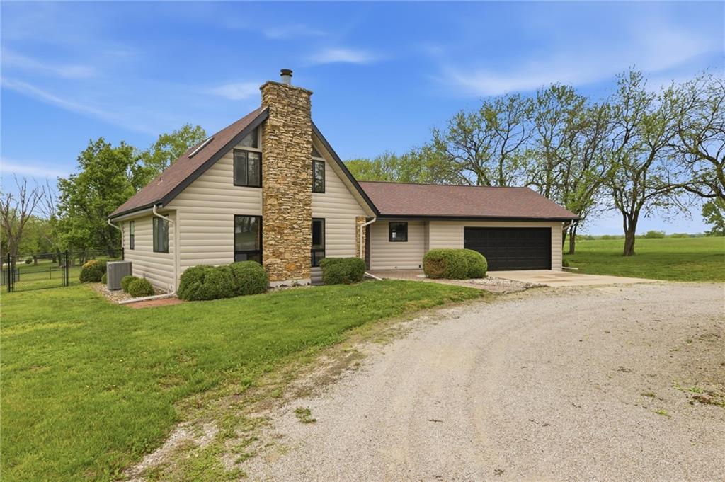 24324 Old Kc Road Paola, KS 66071 - Photo 3 of 45