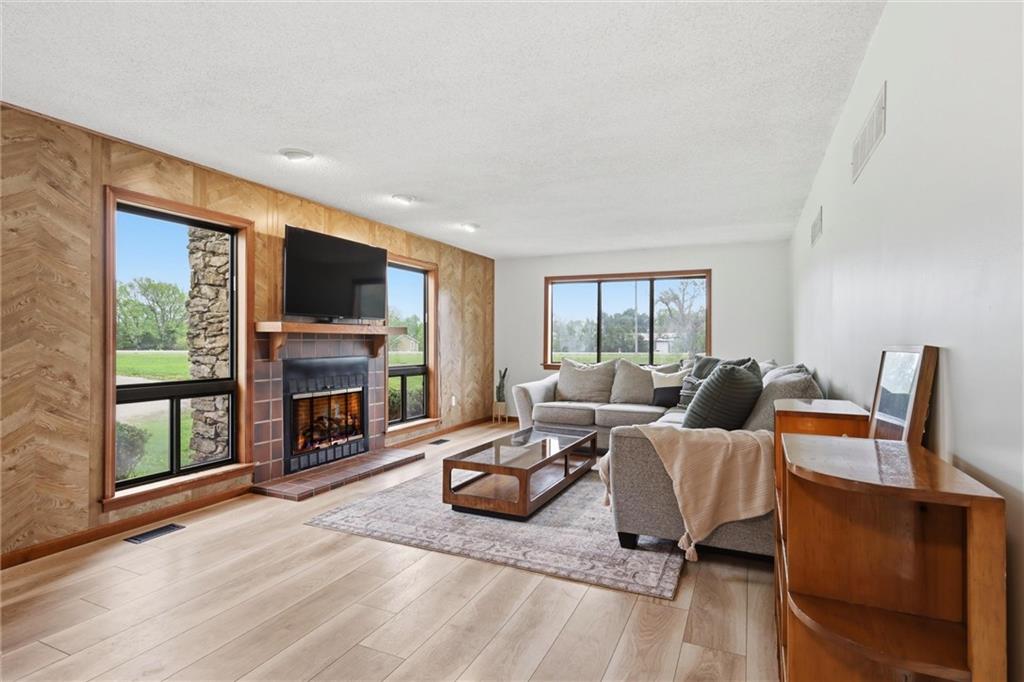 24324 Old Kc Road Paola, KS 66071 - Photo 10 of 45