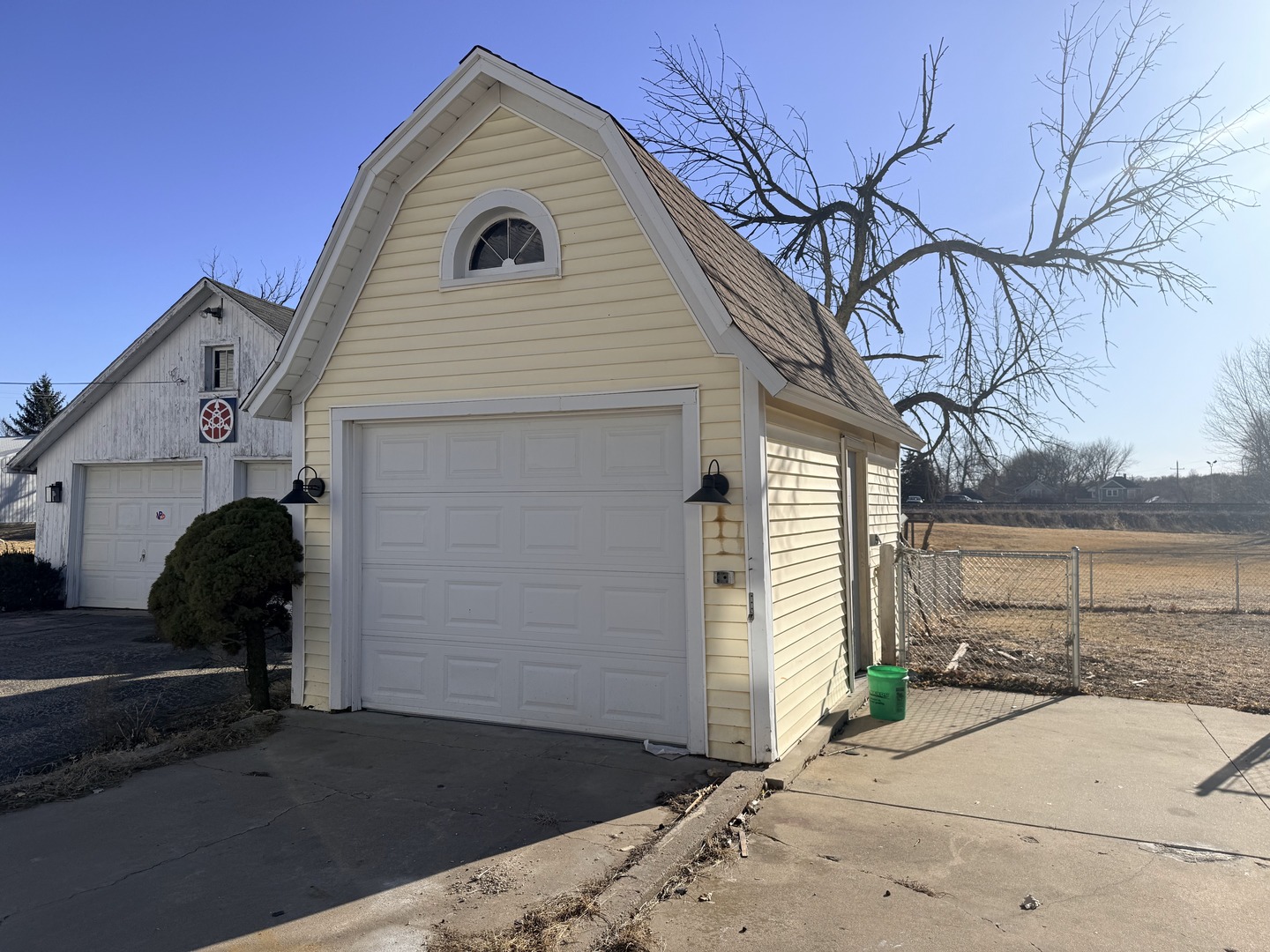 617 West Lincoln Way Morrison, IL 61270 - Photo 3 of 21 a view of a house with a yard