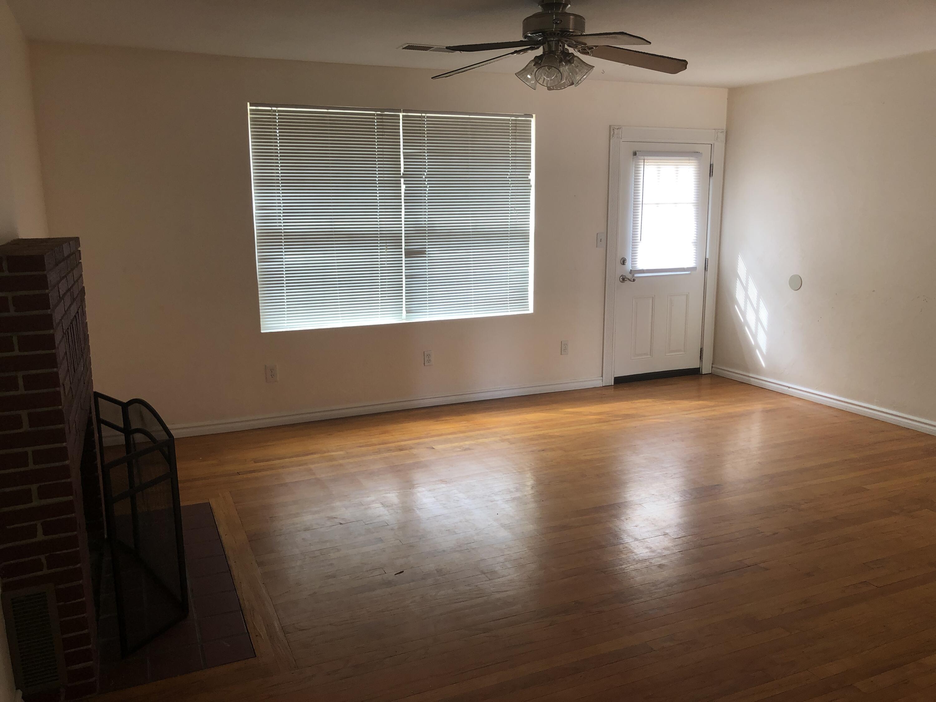 3096 Lawrence Road Redding, CA 96002 - Photo 4 of 20 living l