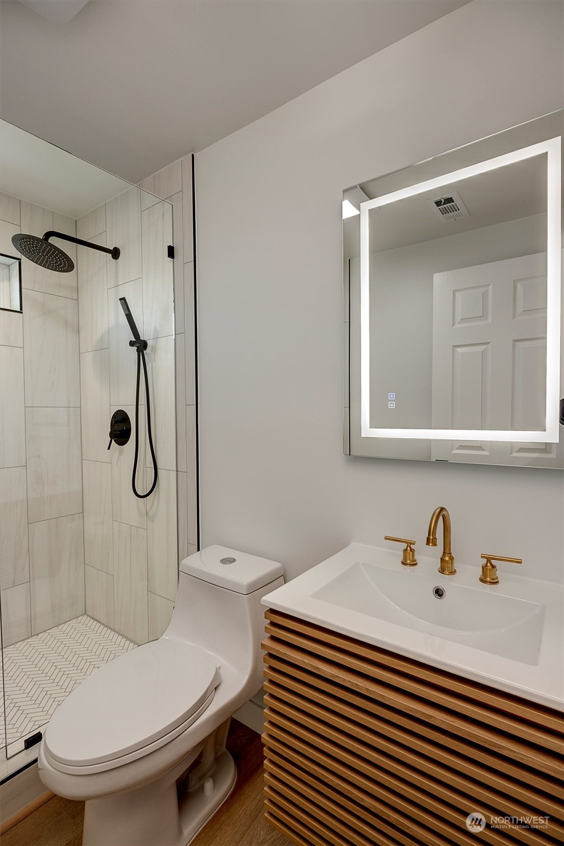 12058 Renton Avenue South Seattle, WA 98178 - Photo 19 of 32 Gallery Image 19