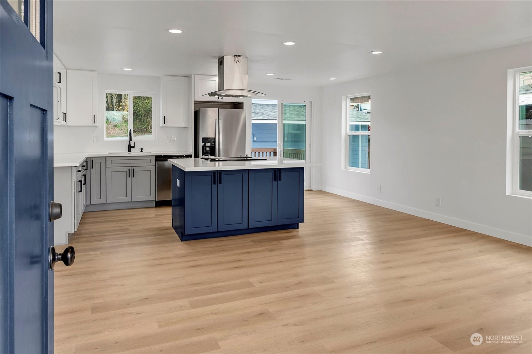 12058 Renton Avenue South Seattle, WA 98178 - Photo 3 of 32 Gallery Image 3