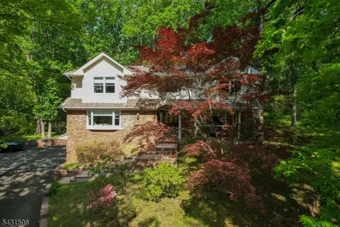 $1,300,000 | 17 Drift Road, Watchung, NJ 07069