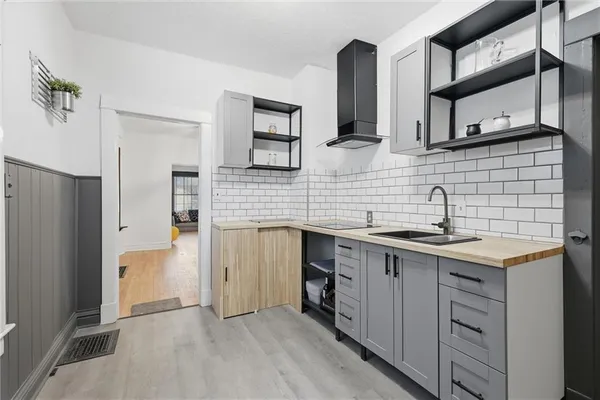 $320,000 | 4231 Wyoming Street, Kansas City, MO 64111