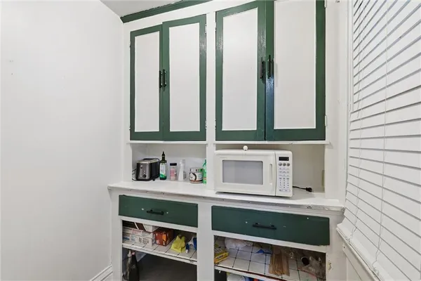 $320,000 | 4231 Wyoming Street, Kansas City, MO 64111