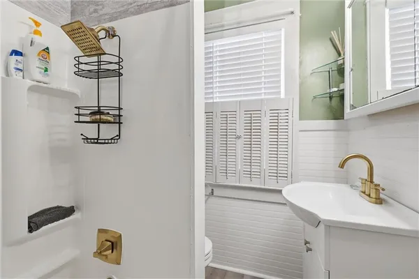 $320,000 | 4231 Wyoming Street, Kansas City, MO 64111