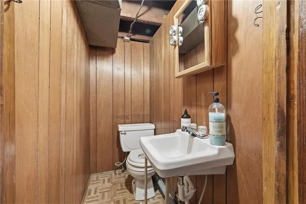 $320,000 | 4231 Wyoming Street, Kansas City, MO 64111