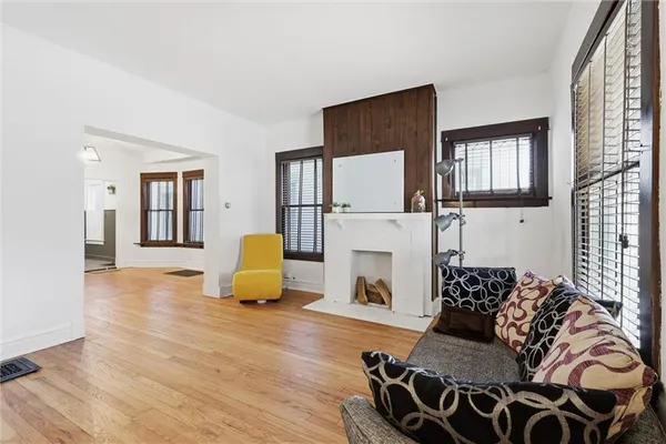 $320,000 | 4231 Wyoming Street, Kansas City, MO 64111