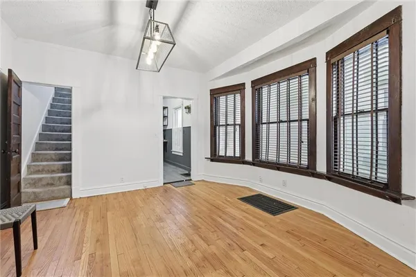 $320,000 | 4231 Wyoming Street, Kansas City, MO 64111