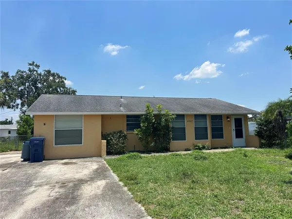 $2,100 | 4427 58th Street West, Bradenton, FL 34210