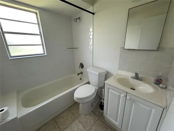 $2,100 | 4427 58th Street West, Bradenton, FL 34210