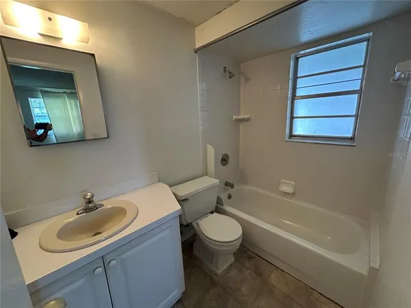 $2,100 | 4427 58th Street West, Bradenton, FL 34210