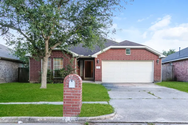 $1,975 | 719 Chase View Drive, Bacliff, TX 77518