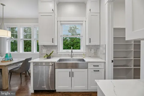 $2,400,000 | 2336 North Oak Street, Falls Church, VA 22046