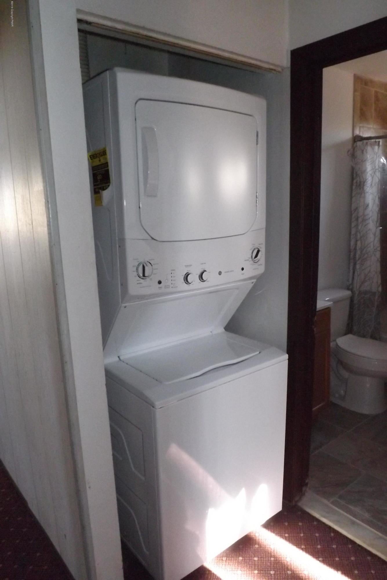 122 Maple Road Blakeslee, PA 18610 - Photo 18 of 37 a utility room with dryer and washer
